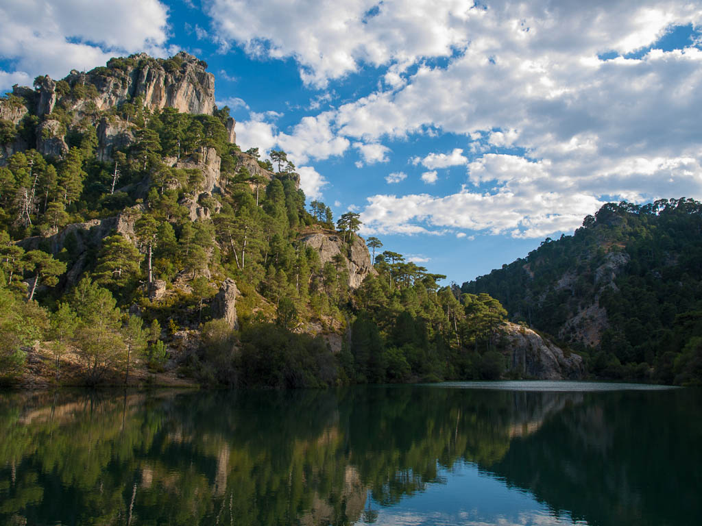 laguna de aguas negras en la ruta del rio borosa